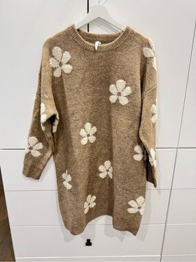 Dreamers Sweater Dress with Floral Daisy- Size M (fits generous)